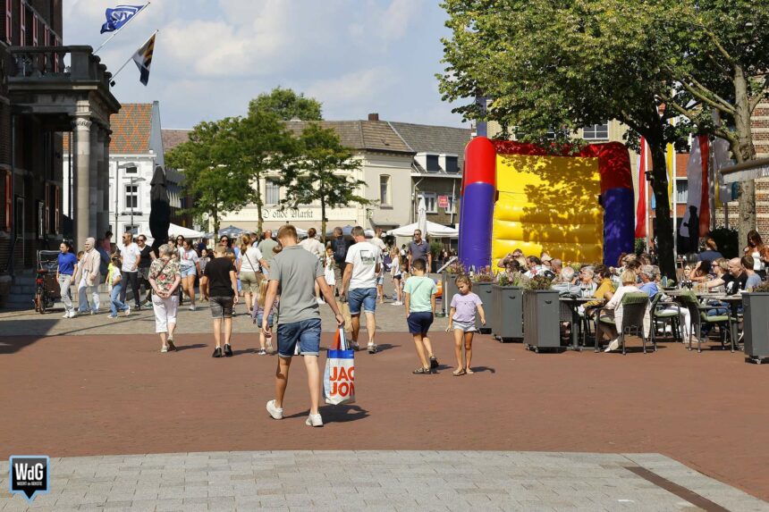 Springkussens en volle terrassen tijdens koopzondag