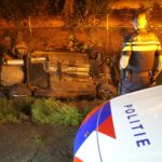 Auto op de kop in greppel N280