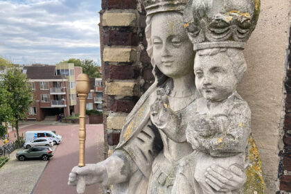 Gerestaureerd Mariabeeld bij Sint Martinuskerk in Weert