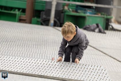 Jonge generatie leert al veel tijdens de opbouw van Kermis Weert