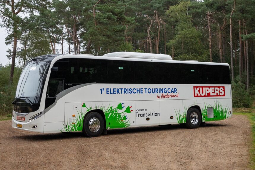 Eerste elektrische tourbus van Nederland - Foto via Kupers