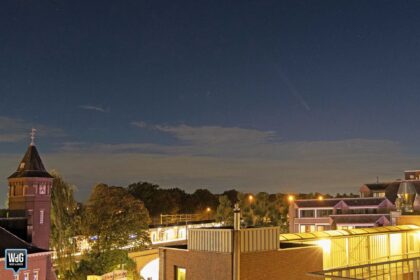 Komeet boven Weert - Fotograaf: Carlo van Hout