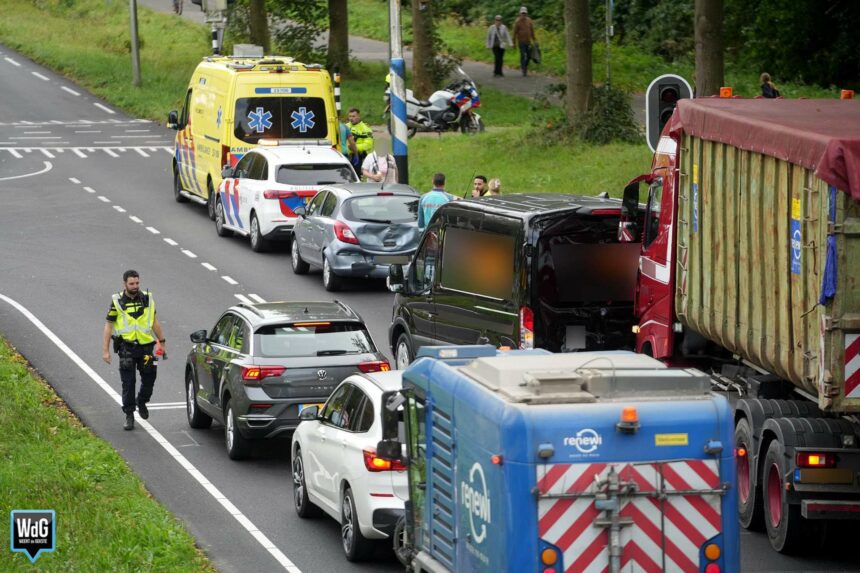 Kettingbotsing op Eindhovenseweg