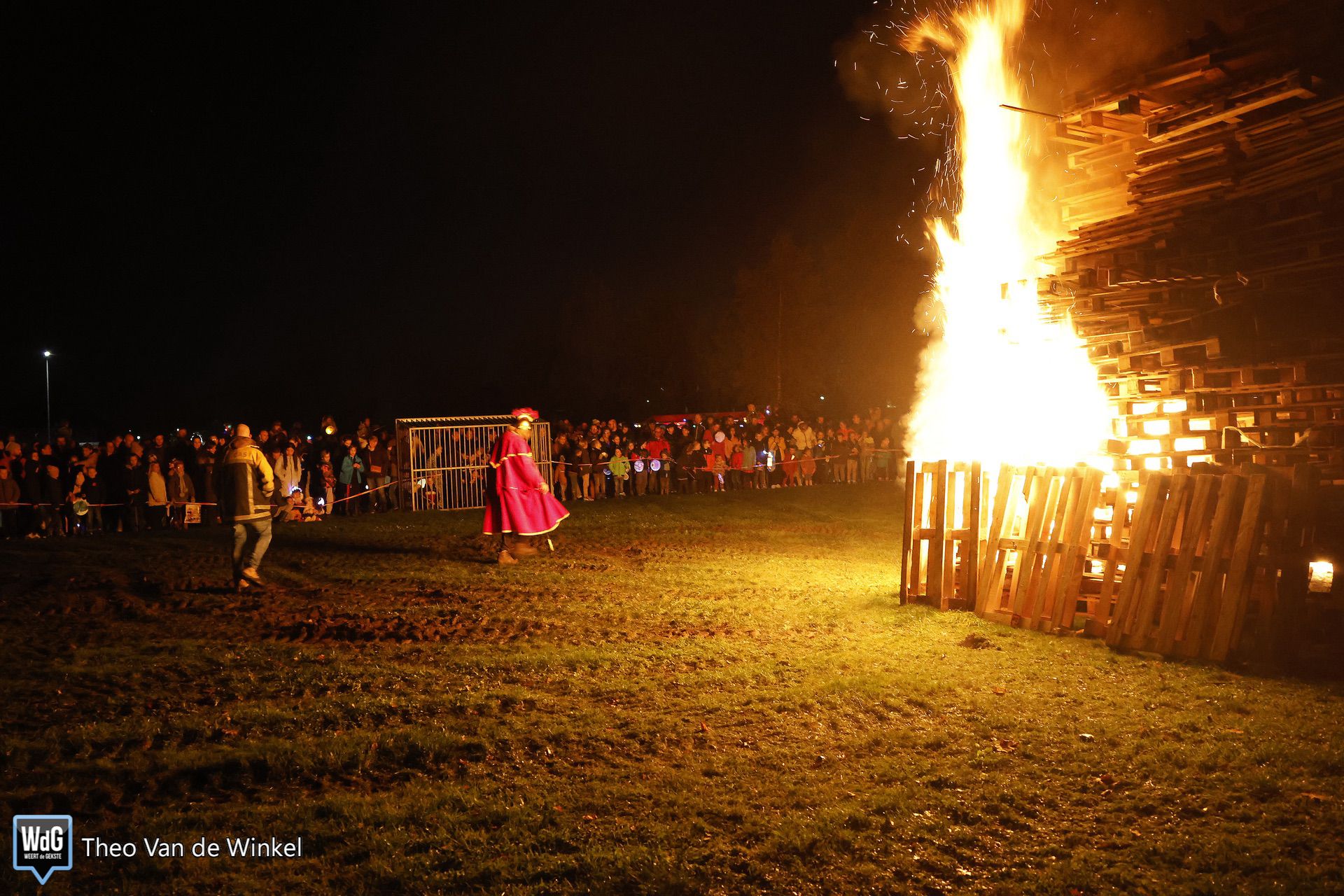 Sint Maartensvuur Leuke - Fotograaf: Theo Van de Winkel