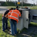 Monteurs bij verkeerslichtinstallatie A2 - N275