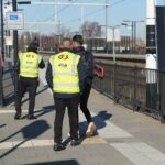 Toegangscontrole bij NS-station in Maarheeze