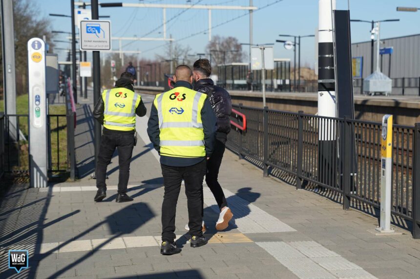 Toegangscontrole bij NS-station in Maarheeze