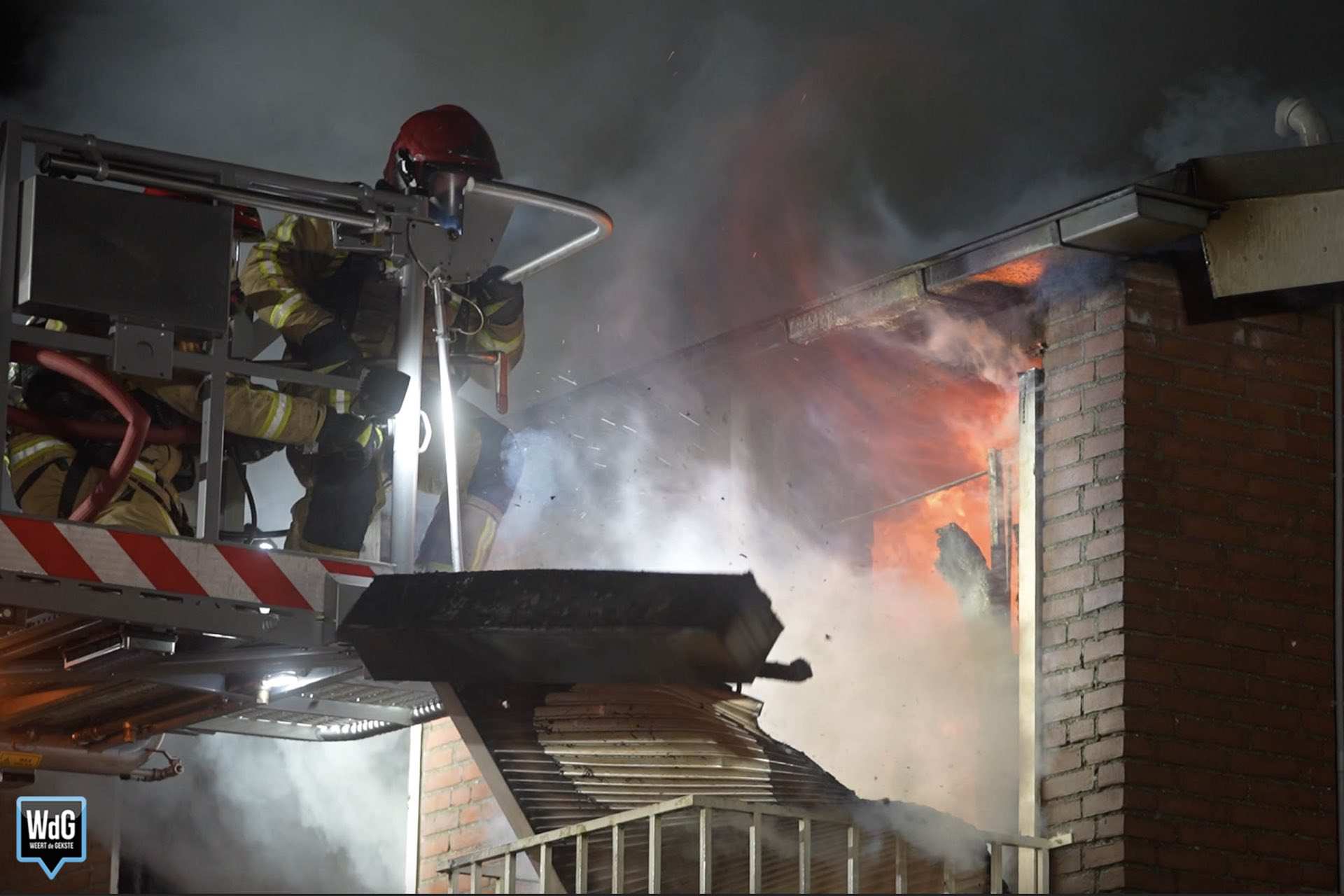 Uitslaande woningbrand in Budel