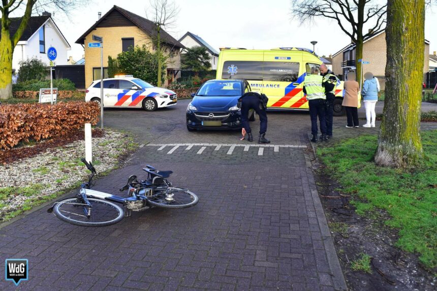 Fietser gewond na aanrijding met auto in Meijel