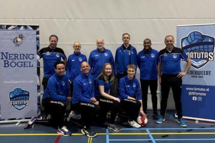 Trainers en coaches VC Fortutas in nieuw tenue