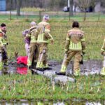 Brandweer redt vrouw en ree uit modder in Ell