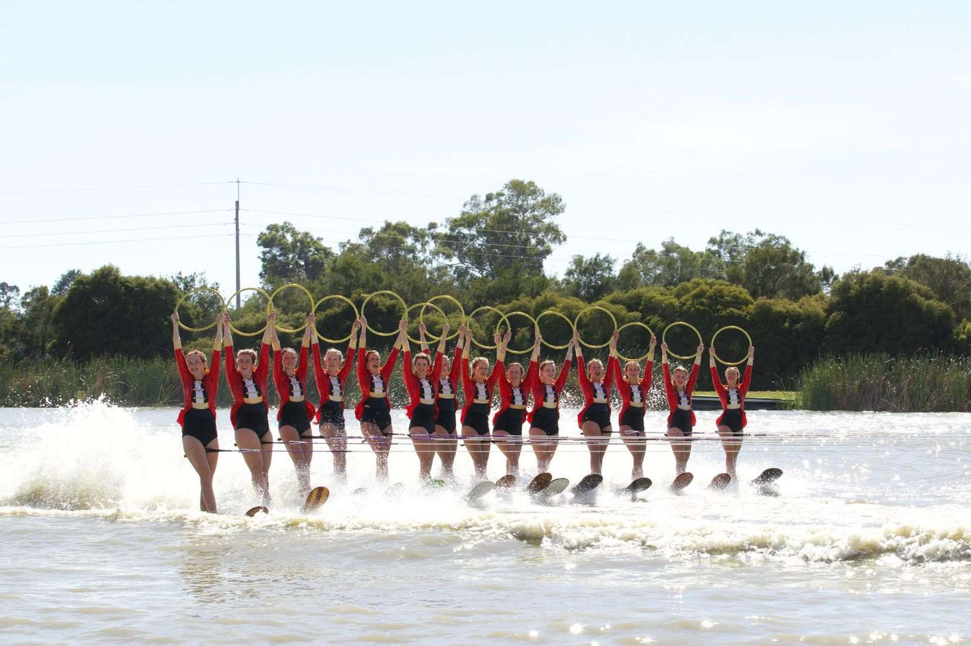 waterskiërs uit Weert in Belgisch Waterski Showteam