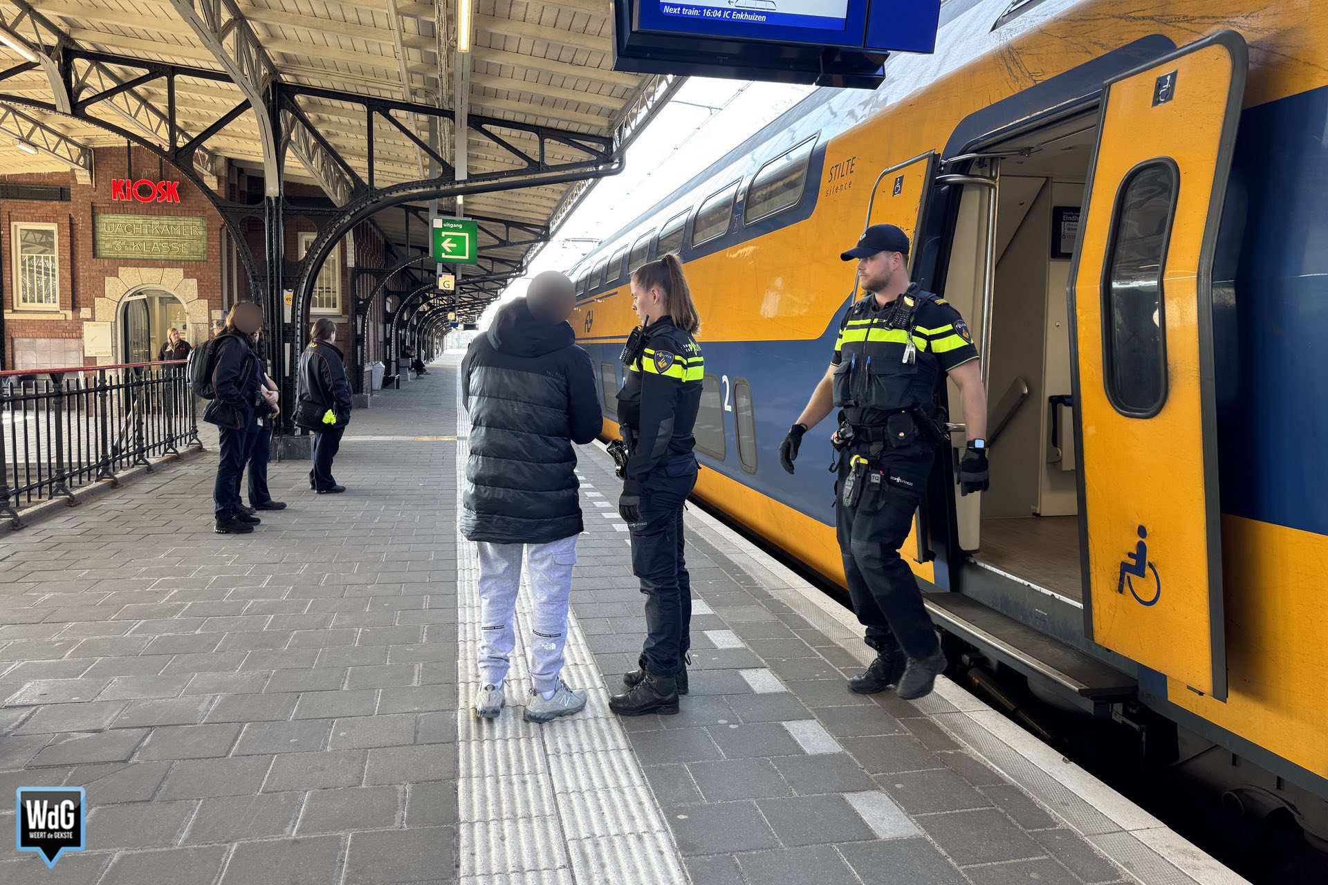 Politie haalt reiziger uit trein