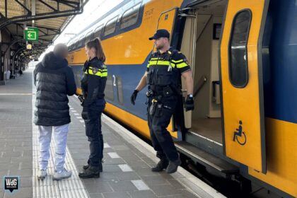 Politie haalt reiziger uit trein