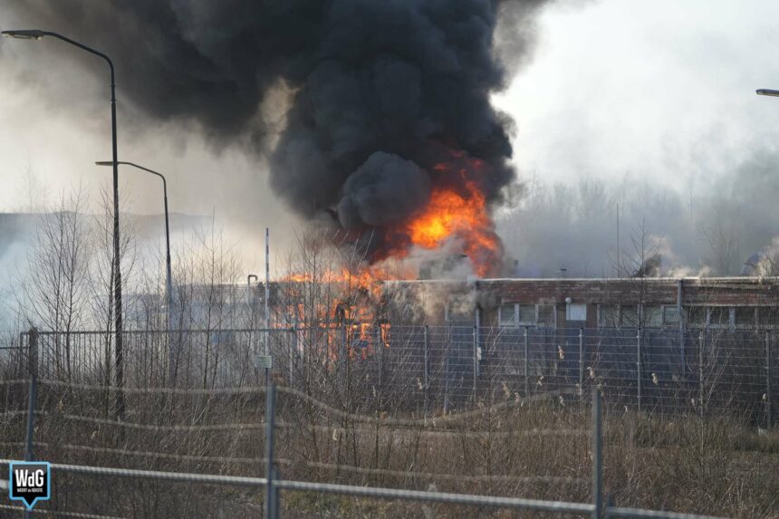 Grote brand op voormalig industrieterrein Kempenweg