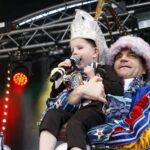 Jong en oud pakt het podium tijdens Hermeniekes on Tour