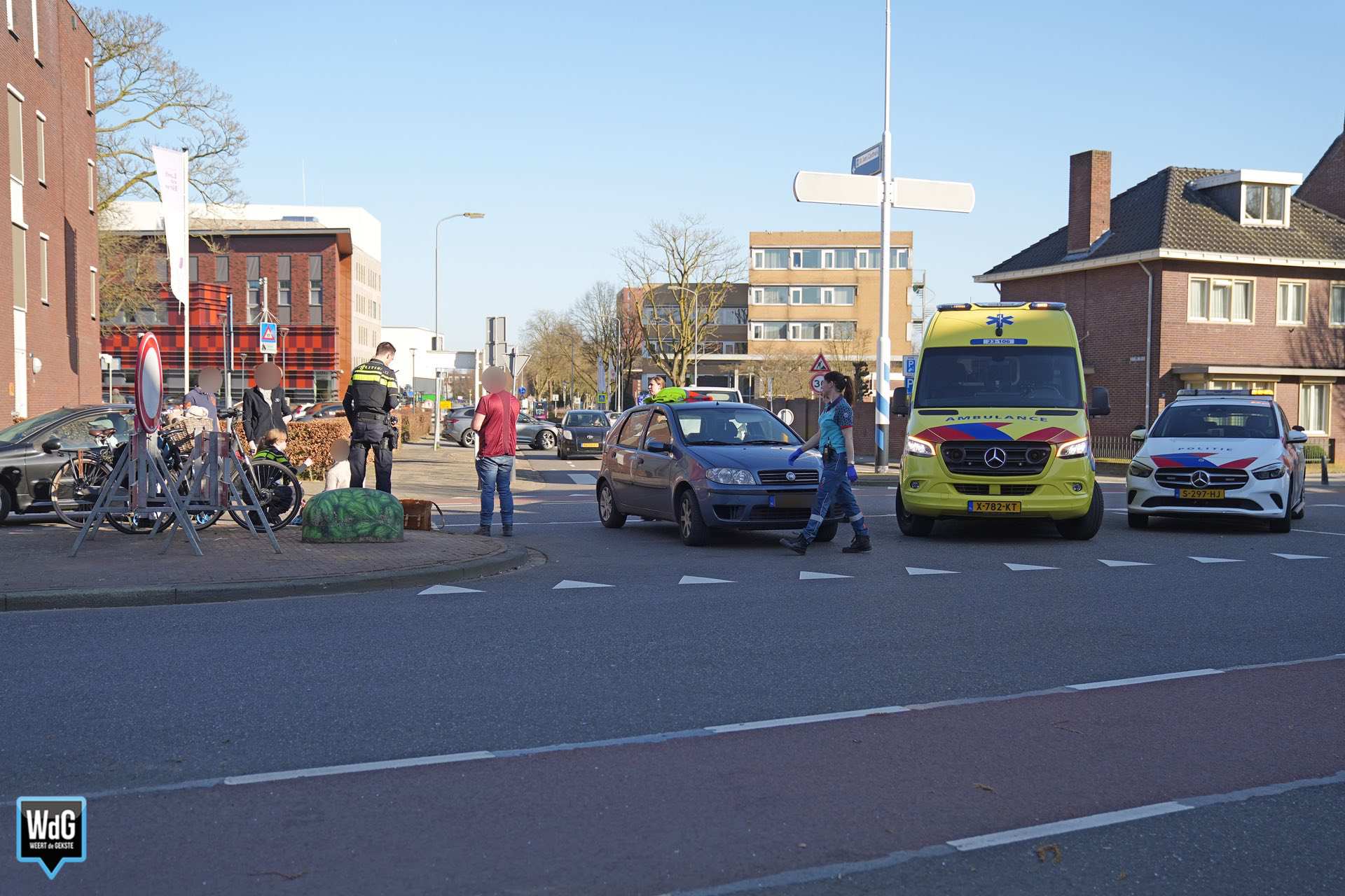 Fietsster lichtgewond na aanrijding op Emmasingel