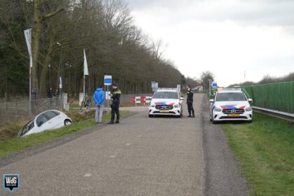 Auto in de sloot bij Leende