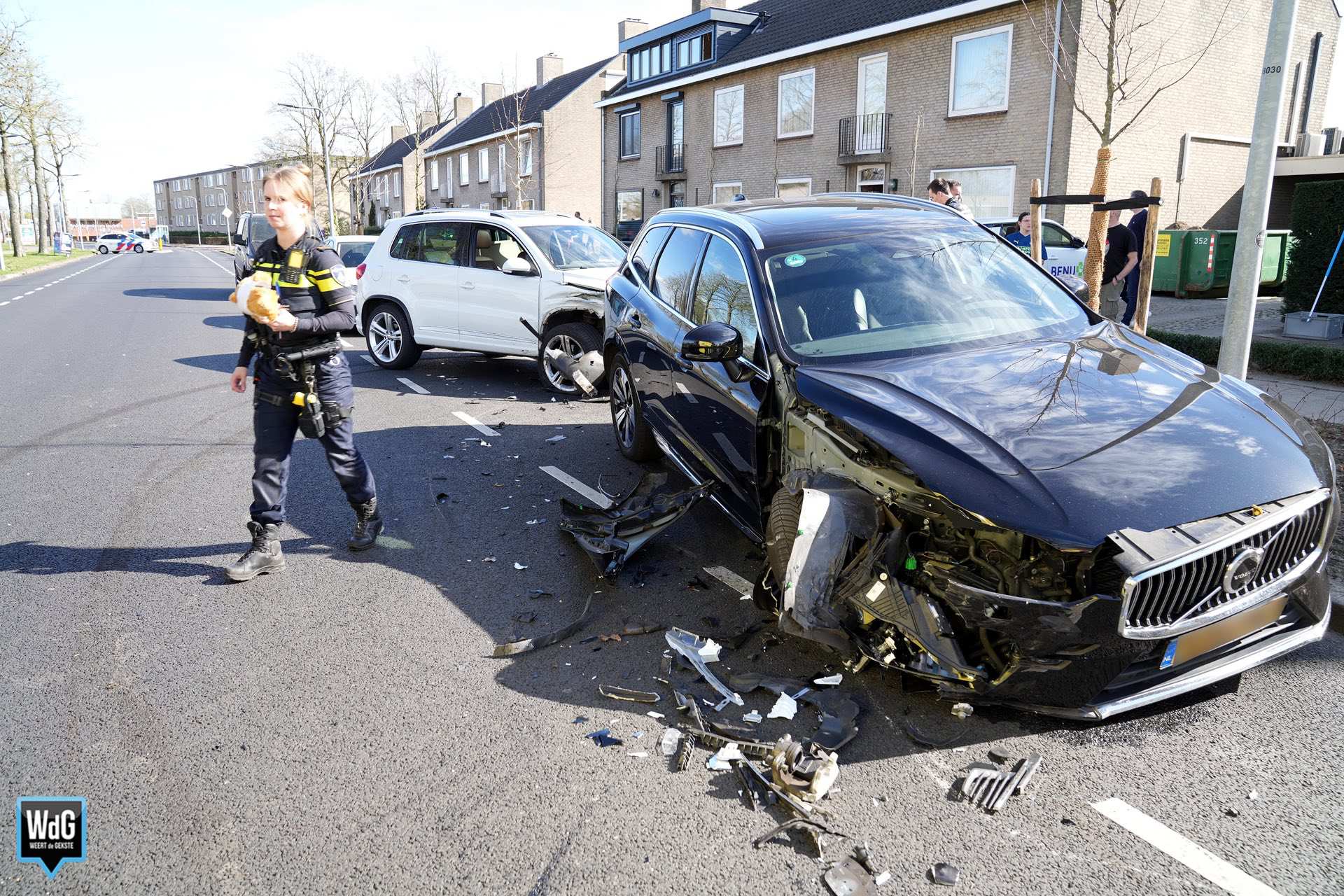 Botsing tegen geparkeerde auto op Maaslandlaan