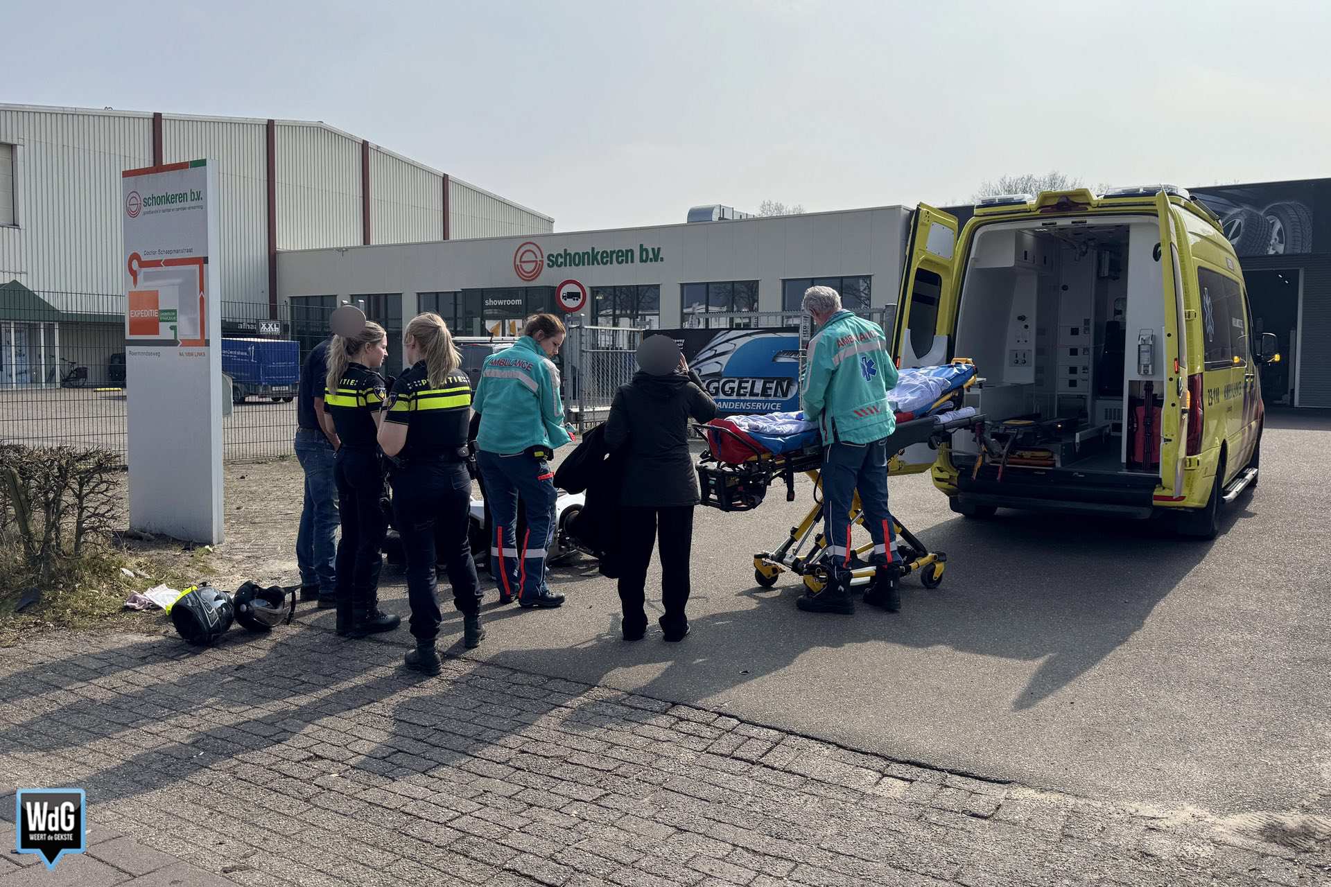 Bestuurster scooter gewond na ongeval op Roermondseweg