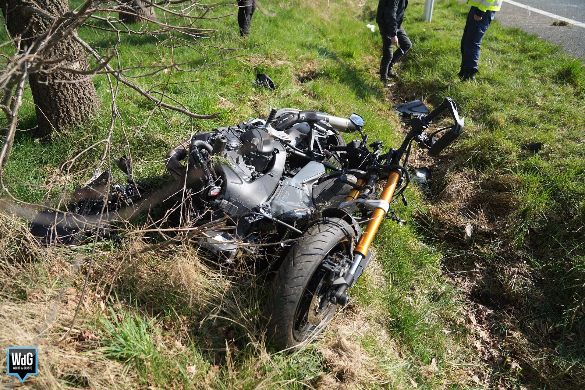 Motorrijder belandt in greppel naast afrit A2 bij Leende