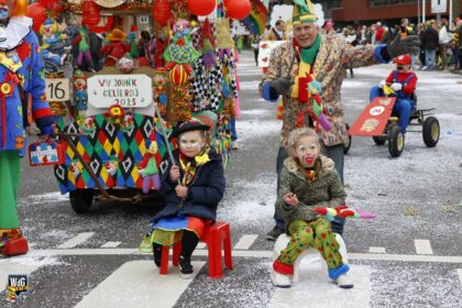 Familieoptocht trekt door de straten van Weert-Zuid