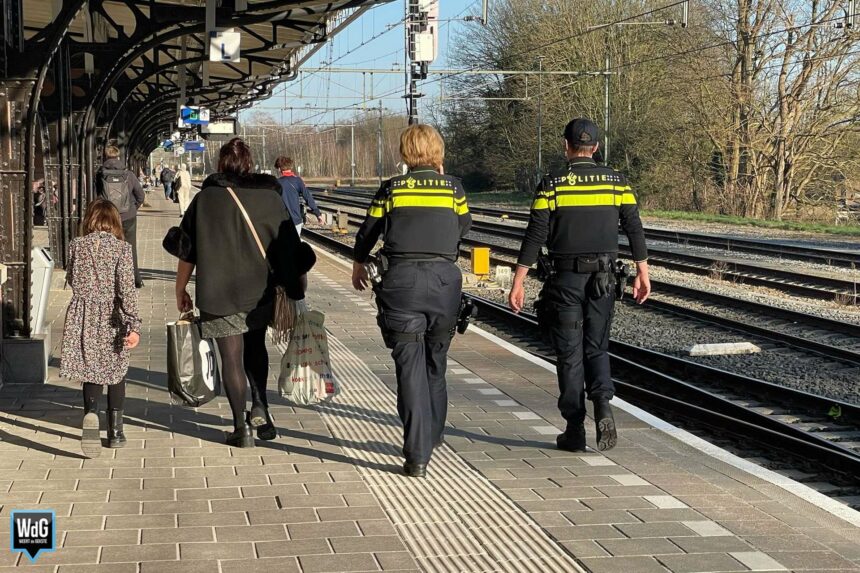 Politie op NS-station in Weert