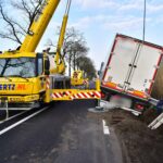 vrachtwagen tegen vangrail N275