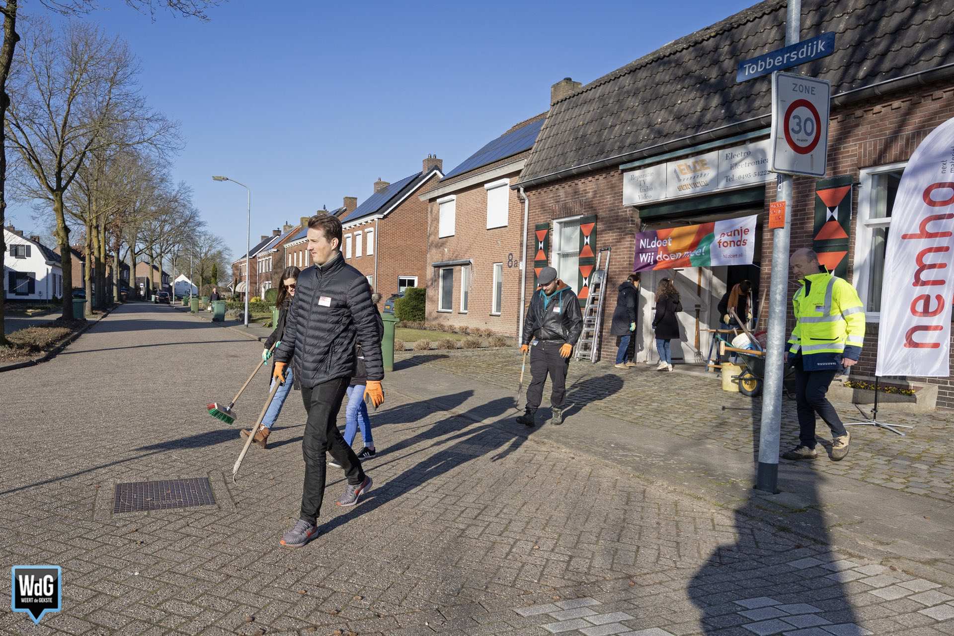 Vrijwilligers maken VrakkerPlein klaar voor de zomer