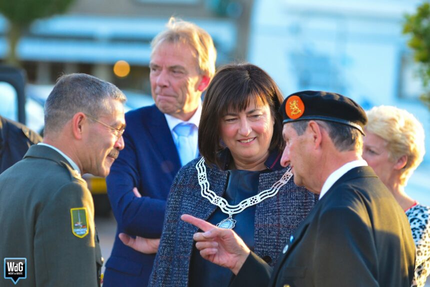 Archieffoto WdG - Burgemeester Op de Laak (midden)